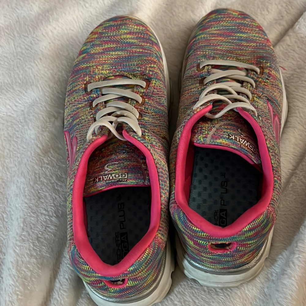 Sketchers go walk